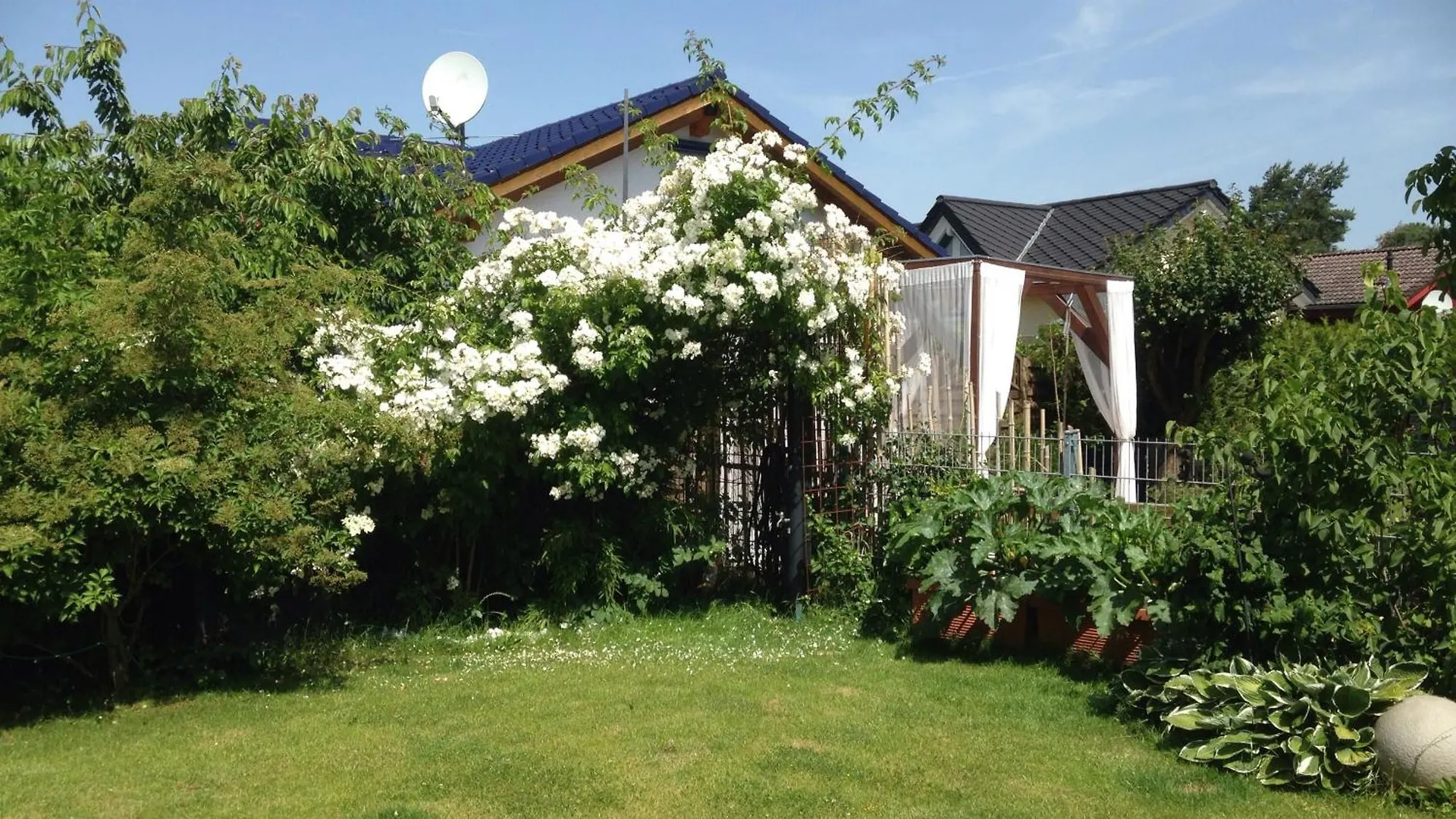 Ferienhaus Villa Wohnen-auf-Zeit-am-See Großostheim